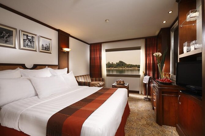 1 Night Nile Cruise from Aswan to Luxor - Dinner and breakfast included, with drinks that cost extra
