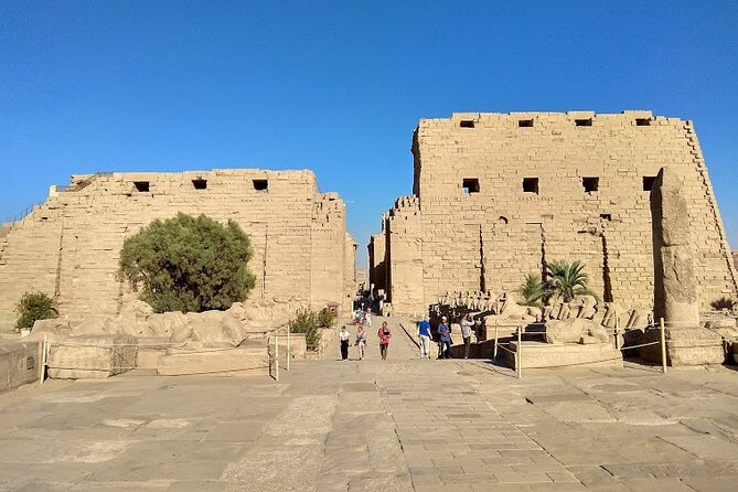 4-Night, 5-Star Nile Cruise from Luxor to Aswan - Day 3 Edfu by horse and carriage, then Kom Ombo’s split personality