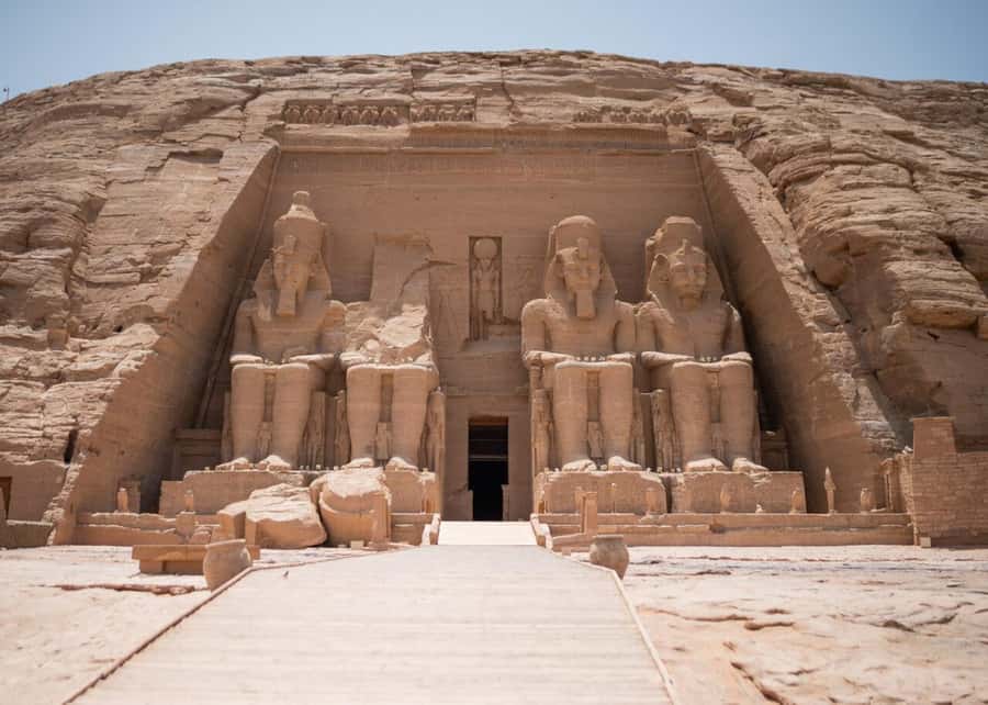 Aswan: Abu Simbel Group Tour with Guide and Entrance Fees - The temples you actually came for: Ramses II and Hathor in one guided loop