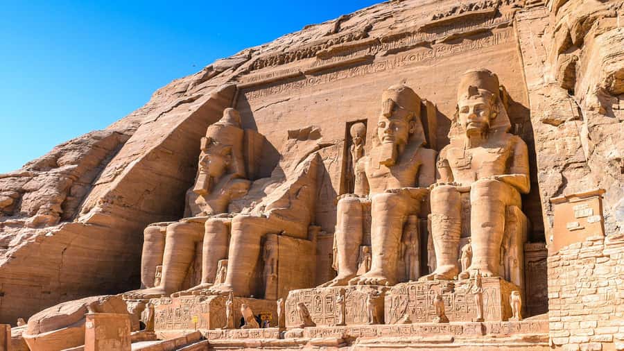 Aswan: Abu Simbel Group Tour with Guide and Entrance Fees - How much time you get at the site, and how to use it well