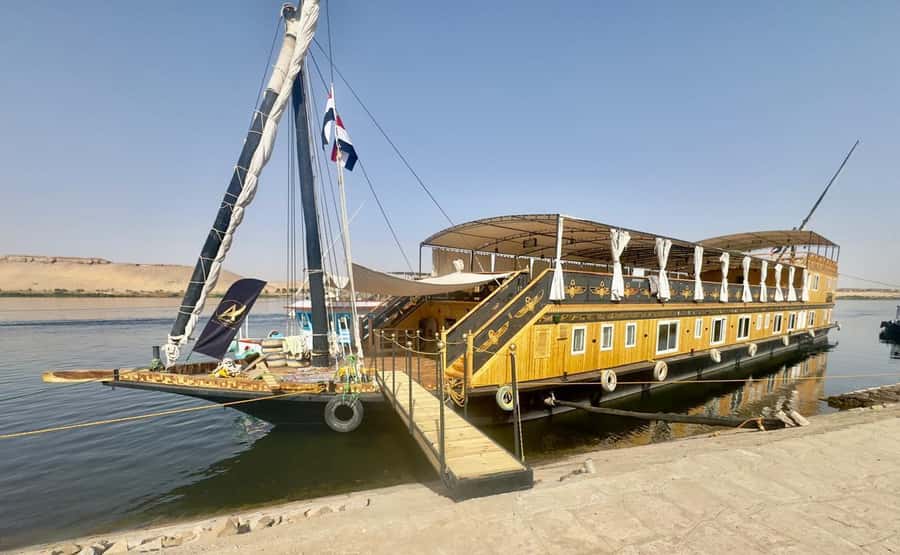 Aswan to Luxor: 4-Day Luxury Dahabiya Nile Cruise Adventure - Day 2: Kom Ombo Temple, a Nile Swim, and Sailing Off the Beaten Pulse