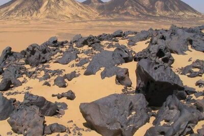 Black and White Desert and Bahariya Oasis Tour 2 Days 1 Night