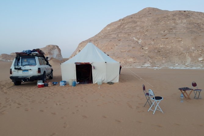Black and White Desert Tour 2 Days 1 Night - Crystal Mountain and White Rabbit-shaped rock, the daytime “wow”