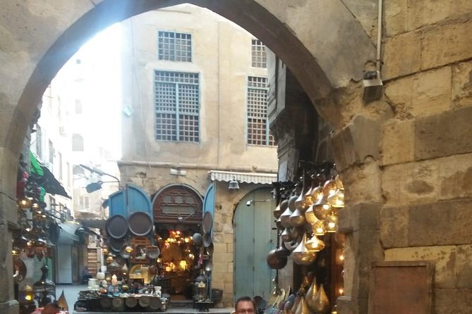 Cairo 8 Hour Private Tour of Pyramids, Egyptian Museum and Bazaar - Lunch: a planned reset before museums
