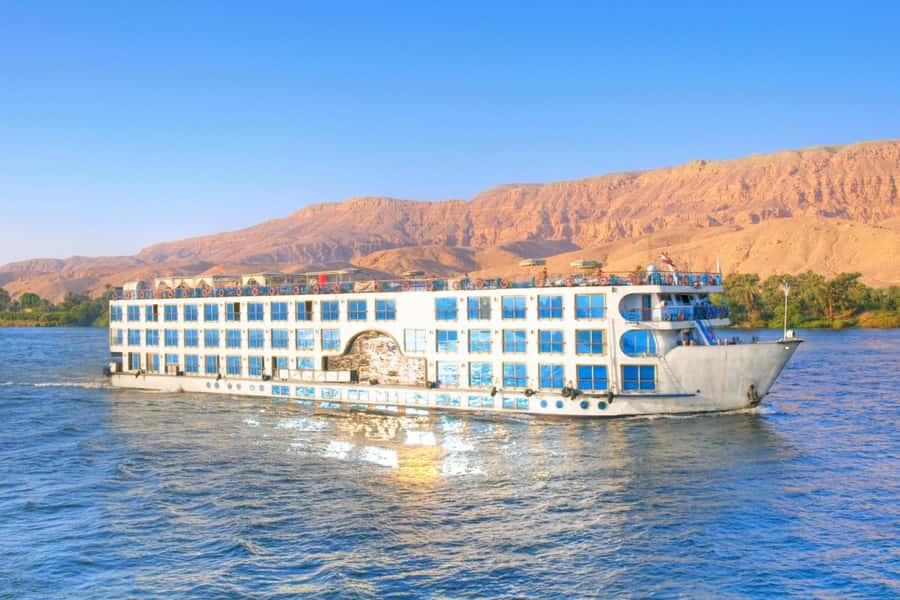 Cairo: All-Inclusive 6-Day Egypt Highlights & Nile Cruise - Day 1: Giza Plateau and the Egyptian Museum, plus a comfortable Cairo hotel night
