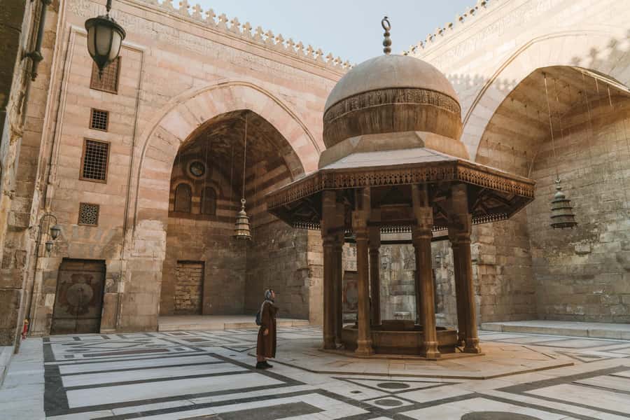 Cairo: All-Inclusive Coptic & Islamic Cairo Tour with Lunch - The Hanging Church: icons, 8th-century references, and a strange feeling you can explain