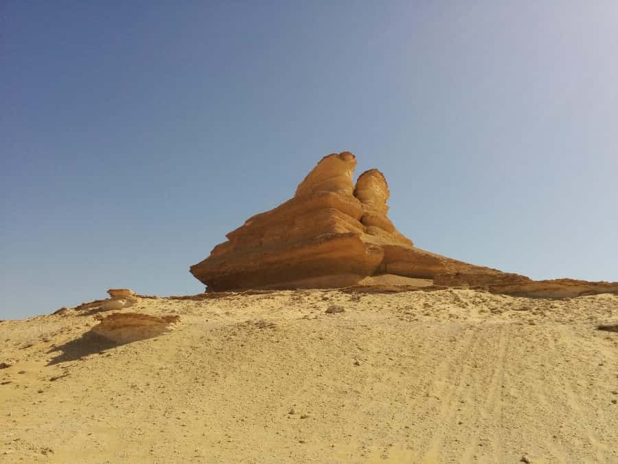 Cairo: Bahariya Oasis & White Desert A Private Day Adventure - Crystal Mountain and Agabat area: the geology-flavored photo stops