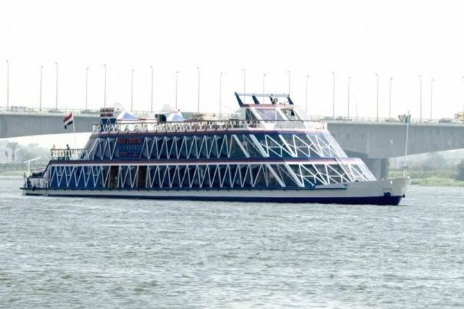 Cairo dinner Cruise with Belly dancer show - Dinner on board: open buffet in theory, simple meal in practice