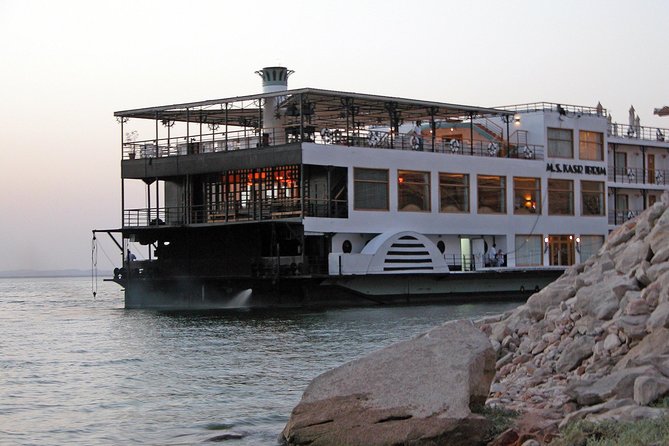 Cairo dinner Cruise with Belly dancer show - Belly dancing plus Tanoura: how the two shows fit together