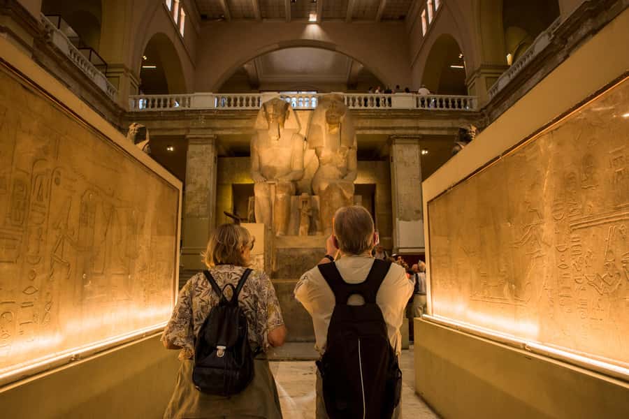 Cairo: Egyptian Museum, Pyramids & Bazaar Tour - Lunch near Giza: the included meal you should actually look forward to