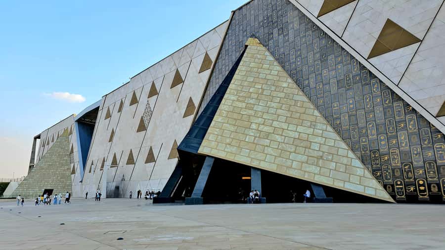 Cairo: Grand Egyptian Museum, Pyramids, Sphinx Tour & Lunch - Grand Egyptian Museum: seeing the big artifacts without losing the plot