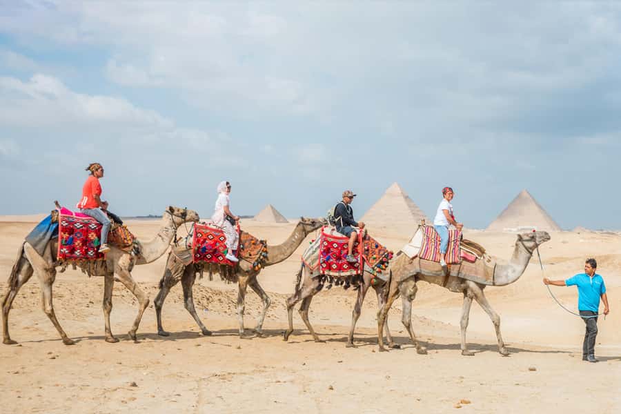 Cairo: Half Day Pyramids Tour by Camel or Horse Carriage - Egyptologist Guide: How the Commentary Changes the Visit