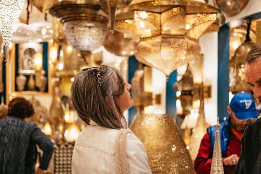 Cairo: Half Day Shopping tour - Papyrus Gallery: turning the papyrus plant into paper