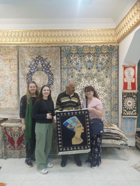 Cairo: Half Day Shopping tour - Handmade Carpets School: the work behind the wool