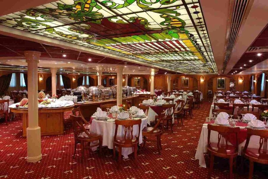 Cairo: Nile Dinner Cruise with Belly Dancer Show and Music - Belly dancing plus Tanoura: the entertainment that turns the cruise into a show