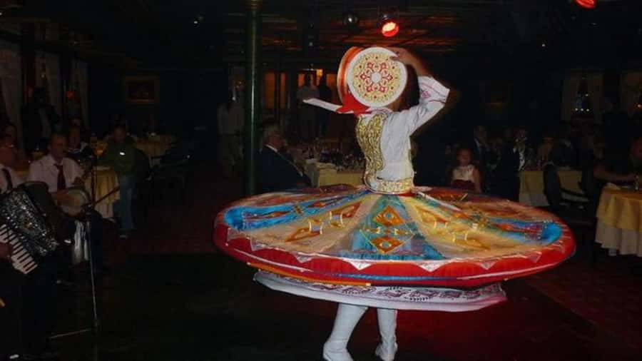 Cairo: Nile Maxim Luxurious Dinner Cruise with Dance Show - Tour languages and how to choose the right guide