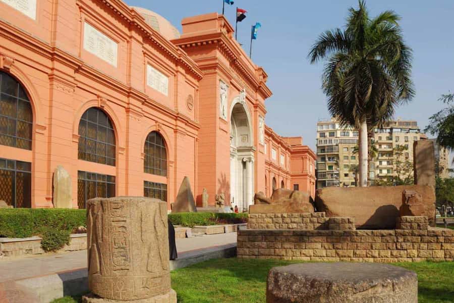 Cairo: Private Pyramids, Museum & Bazaar Tour with Lunch - Lunch Break in the Middle: Fuel for a Walking-Heavy Day