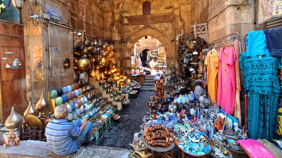 Cairo: Pyramids, Museum & Khan el-Khalili - The Giza Circuit: Cheops, Chephren, Menkaure, Khafre Valley Temple, and the Sphinx