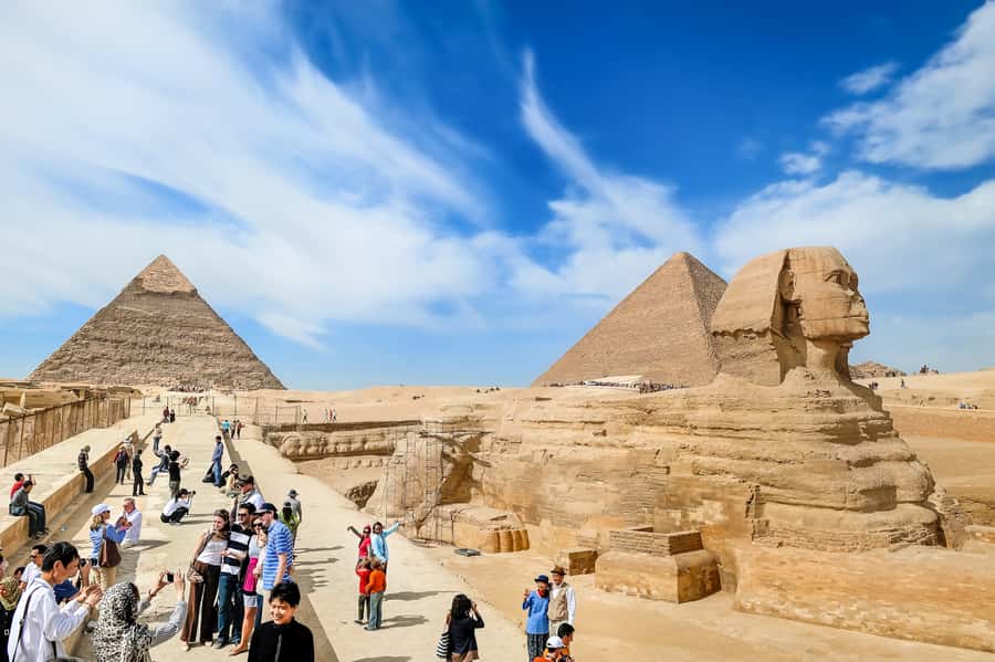 Cairo: Pyramids, Sakkara & Memphis Tour with Lunch - Lunch included: buffet and BBQ style, plus the heat factor