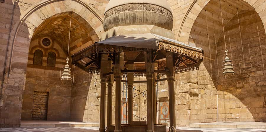 Cairo: Salah El Din Citadel and Old Cairo Bazar Guided Tour - Khan el-Khalili Bazaar time for shopping and people-watching