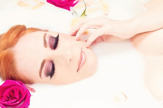 Cleopatra's Deluxe Spa Treatment with Massage, Sauna, and Jacuzzi - Key highlights at a glance