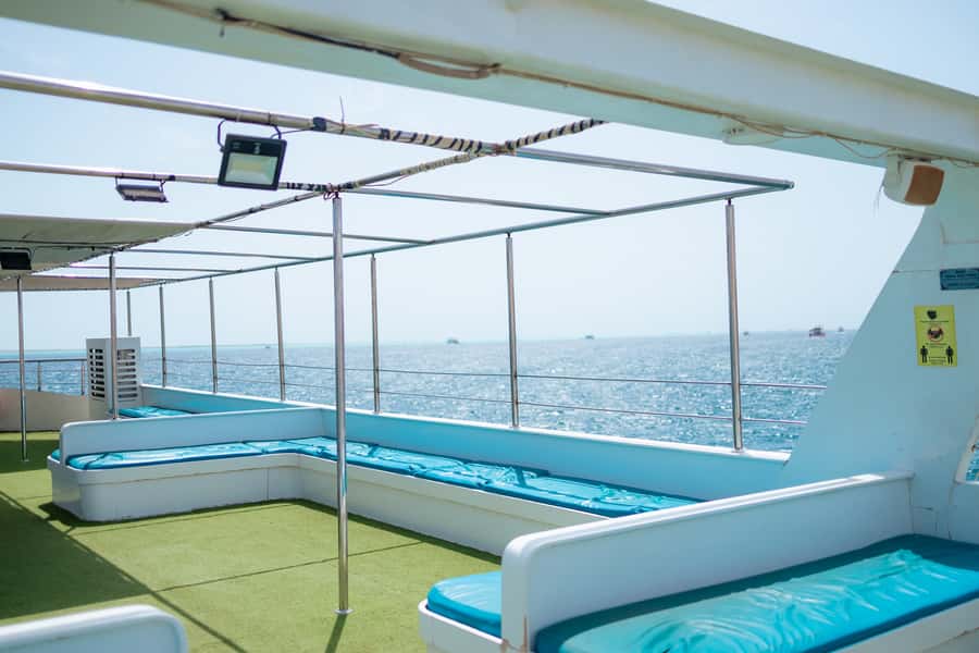 Conquest 2 Hour Semi Submarine with snorkeling from Hurghada - The photo team situation: how to avoid regrets