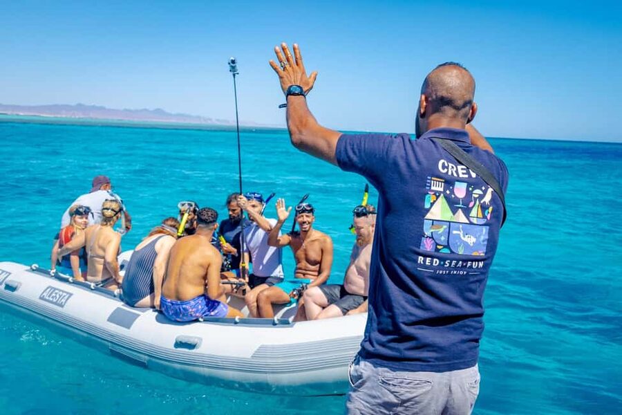 Dolphin Tour with Red Sea Fun. The Best in Hurghada - Morning start at Hilton Plaza Hotel and pickup around Hurghada