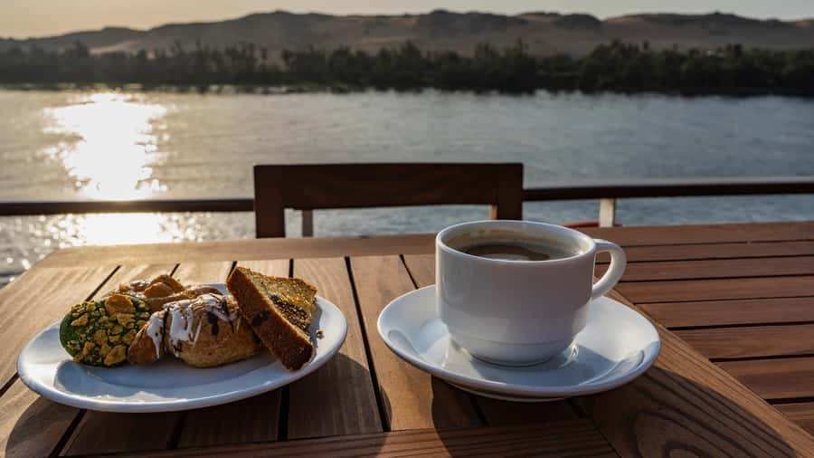 From Aswan: 4-Day 3-Night Nile Cruise with Hot Air Balloon - Price and logistics: what the $1,000 includes, and what can cost extra