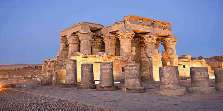 From Aswan: 5-Day Nile Cruise to Luxor with Hot Air Balloon - Edfu Temple by horse-drawn carriage: a postcard moment that still has meaning