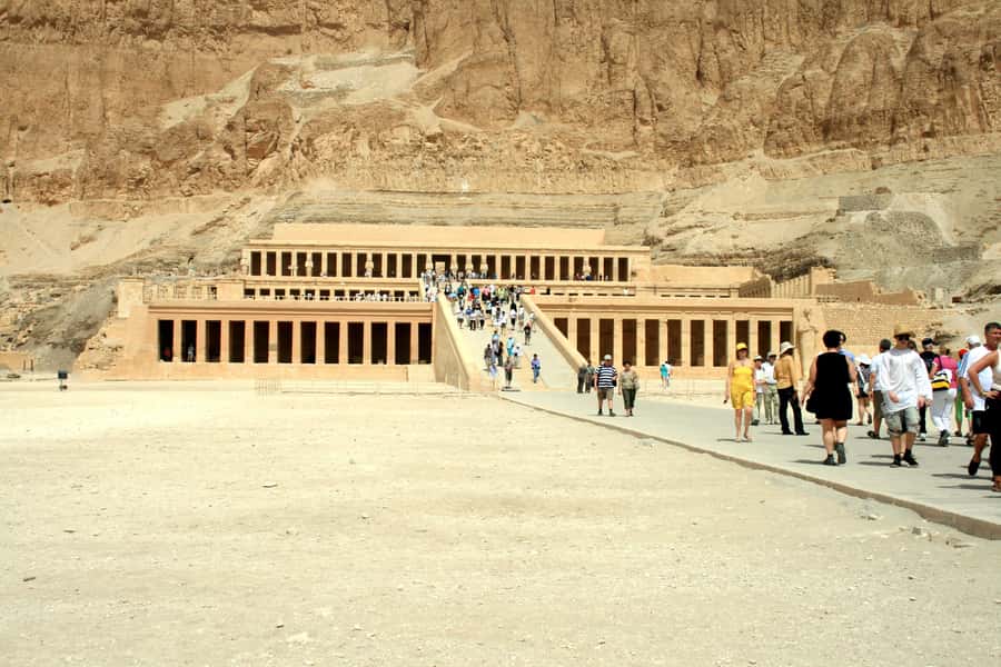 From Cairo: 4-Day Nile Cruise from Aswan to Luxor with Meals - The boat experience: 5-star style amenities, but check the basics