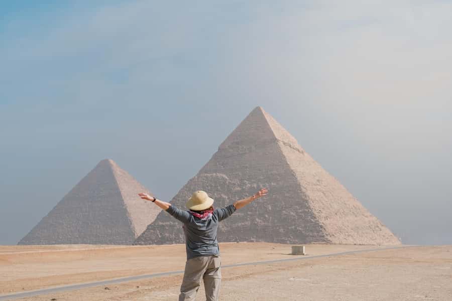 From Cairo: Half-Day Tour to Pyramids of Giza and the Sphinx - Sphinx time and the Valley Temple of Khafre: the best contrast in one day
