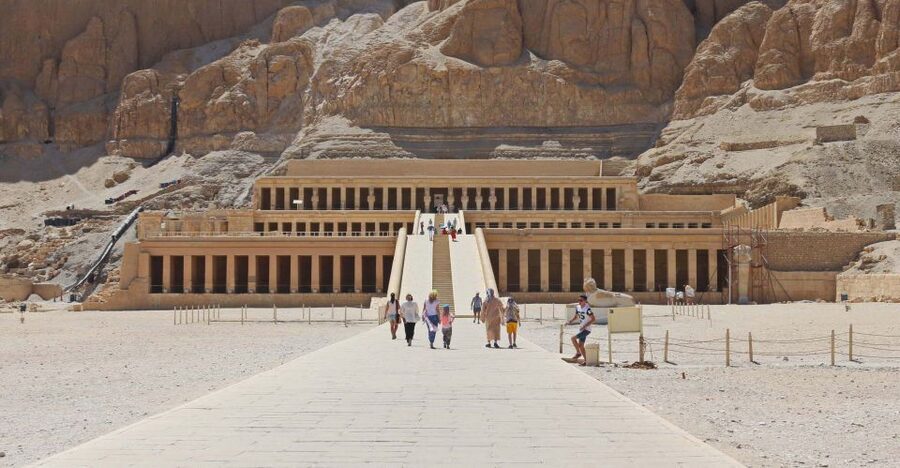 From Cairo: Small-Group Day Trip to Luxor by Plane - Valley of the Kings: tombs, colors, and the Tutankhamun decision