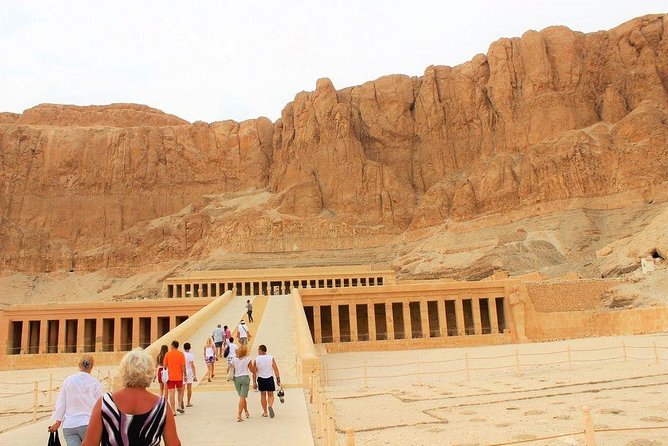 From Hurghada:Day Trip to Luxor and Valley of the Kings - Lunch in Luxor, a real break in a long day