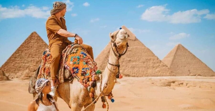 From Hurghada: Full-Day Trip to Cairo by Plane - Giza Plateau magic: Cheops, Chephren, Mykerinos, and the Sphinx
