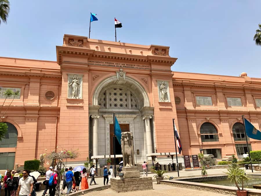 From Hurghada: Pyramids & Museum Small Group Tour by Van - Lunch at a Local Restaurant: Simple and Included