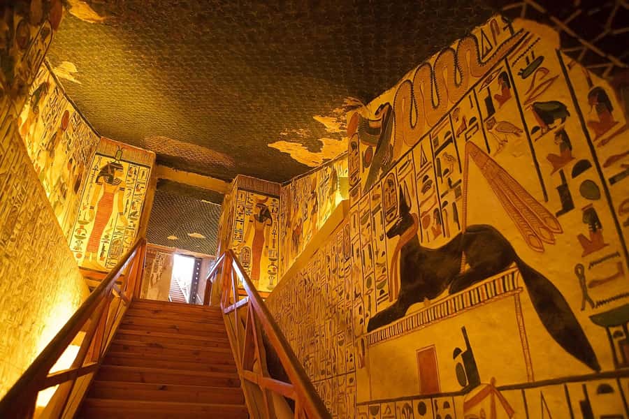 From Luxor: West Bank Tour with Valley of Queens & Lunch - Valley of the Queens: Tomb Art for Royal Women and Children