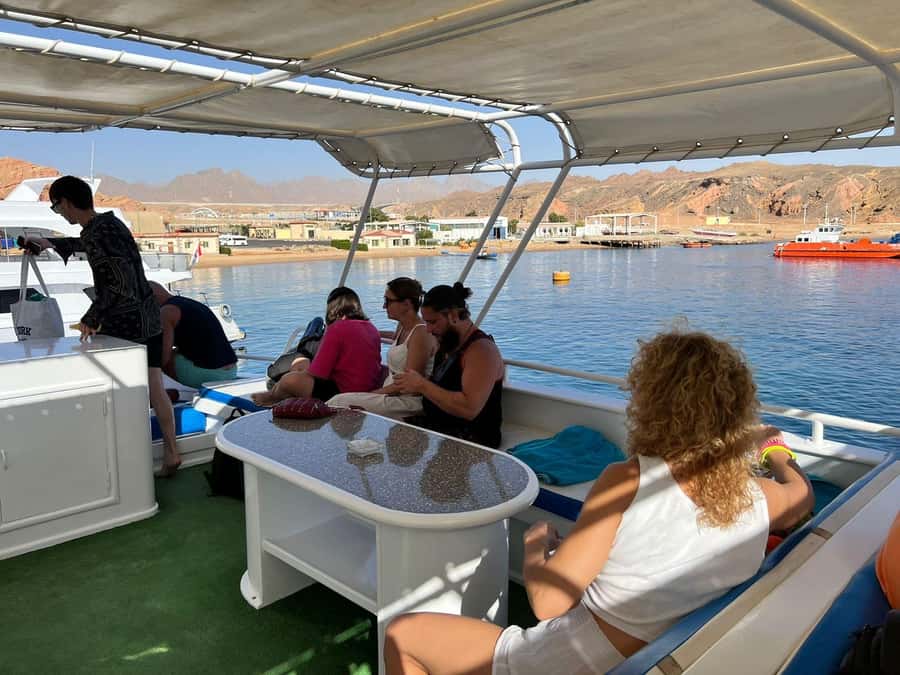 From Sharm: Ras Mohammed Cruise with Island Visit and Lunch - Buffet lunch on the boat: what you eat and how it supports the swim day