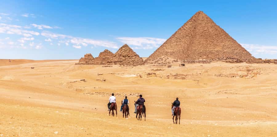 Giza: Arabian Horse Tour Around the Giza Pyramids - Why an Arabian Horse Ride Around Giza Feels Different