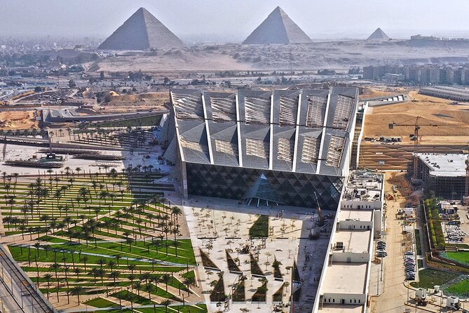 Grand Egyptian Museum, Giza Pyramids and Great Sphinx Tour - Morning at Giza: the main pyramids and what to look for
