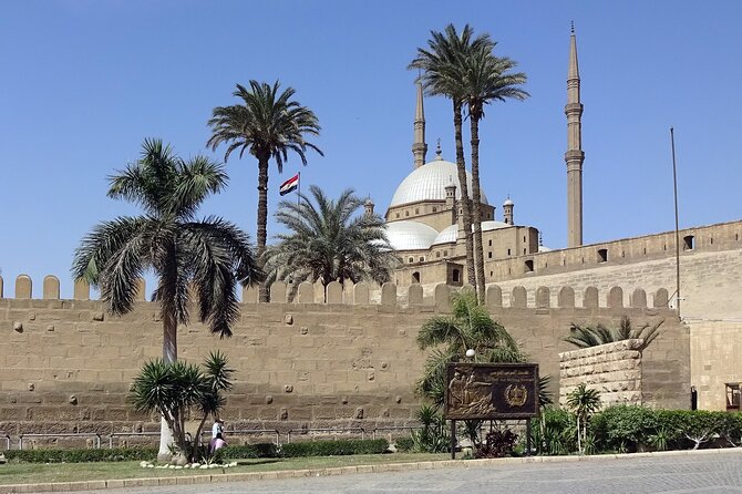 Guided Tour to Giza Pyramids, Museum, Citadel and Khan El Khalili - Khafre and Menkaure Pyramids: Short Stops That Still Pay Off