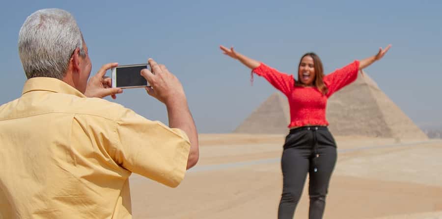 Half-Day Cairo Sightseeing Tour to Pyramids of Giza & Sphinx - Getting Photos Without Losing the Moment