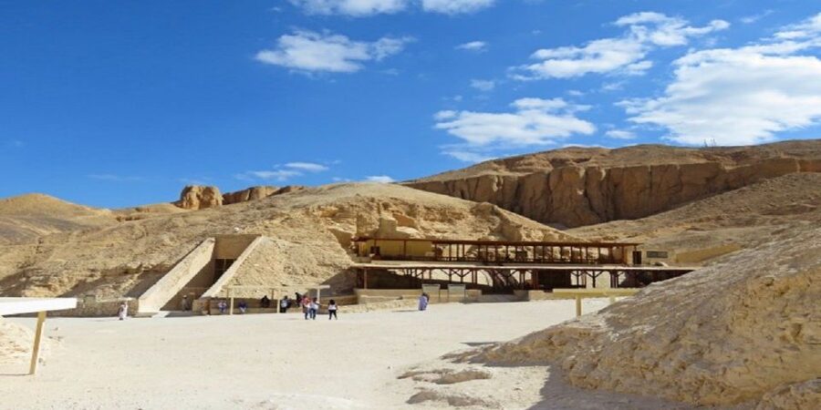 Hurghada: 2-Day Luxor Highlights & Hot Air Balloon & Hotel - Camel ride and local meals: the extras that keep it human