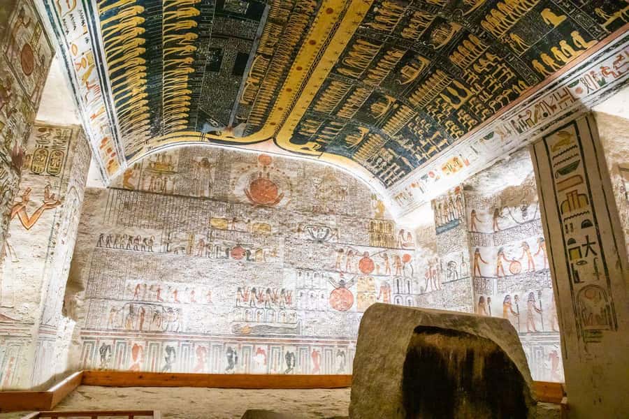 Hurghada: 2-Day Luxor Tour with Hotel, Balloon, & Boat Ride - Valley of the Kings: Tombs, Scale, and the Need for a Guide