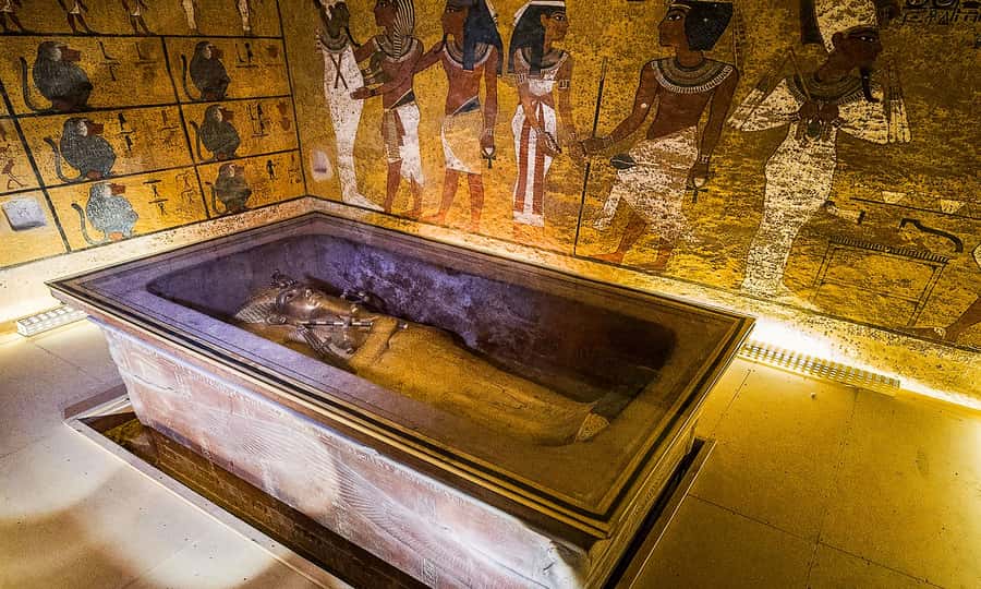 Hurghada: 2-Day Luxor Tour with Hotel, Balloon, & Boat Ride - Day 1: East Bank Lineup, Starting With Luxor Temple and Karnak