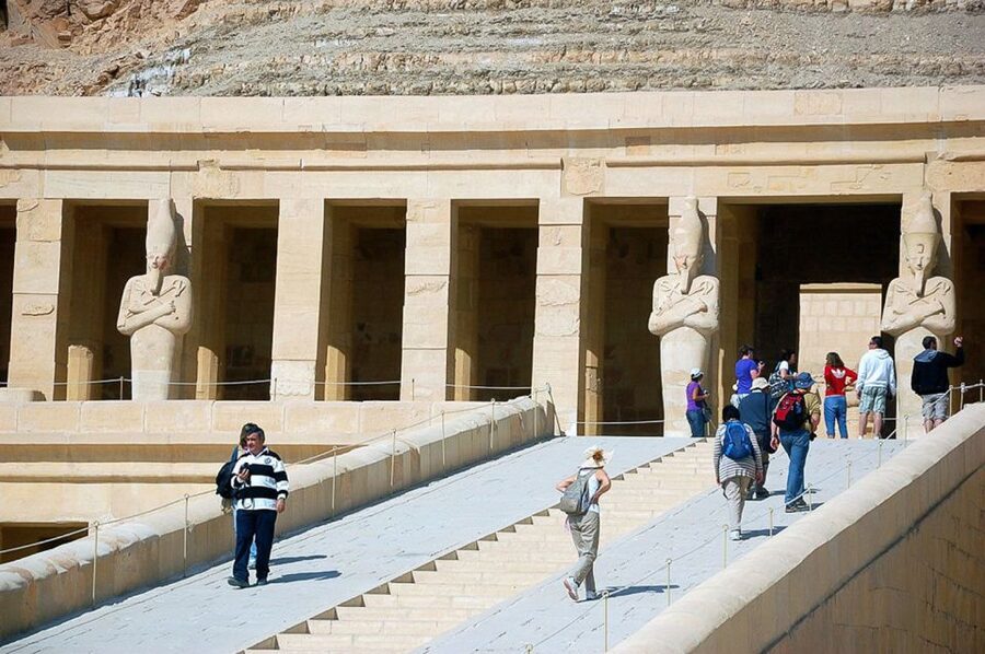 Hurghada: 2-Day Luxor Tour with Hotel, Balloon, & Nile Boat - Day 1 in Luxor: Karnak Temple, Luxor Temple, and the Nile question