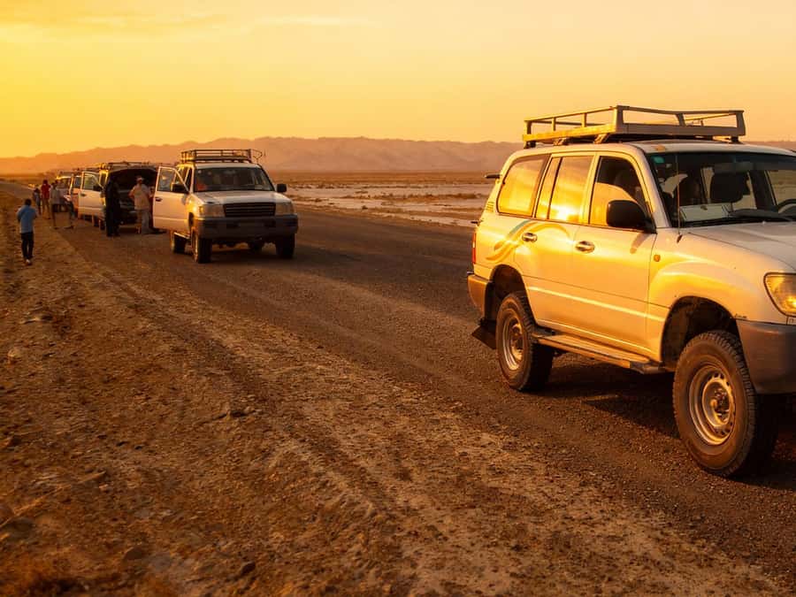 Hurghada: 6-Hour Jeep Desert Safari, Dinner, and Show - The basic idea: a 6-hour desert day that stays packed