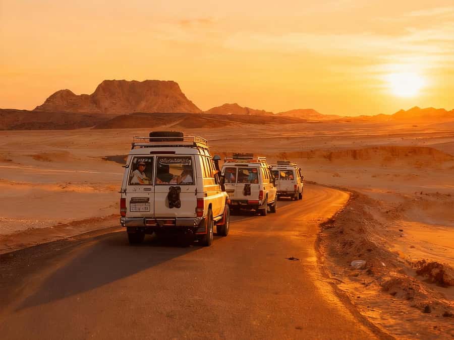 Hurghada: 6-Hour Jeep Desert Safari, Dinner, and Show - Off-road excitement: 4WD time, and the quad driving piece