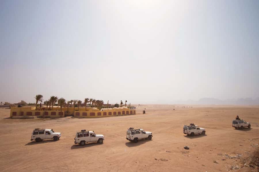 Hurghada: 6-Hour Jeep Desert Safari, Dinner, and Show - Logistics that affect your comfort (and your photos)