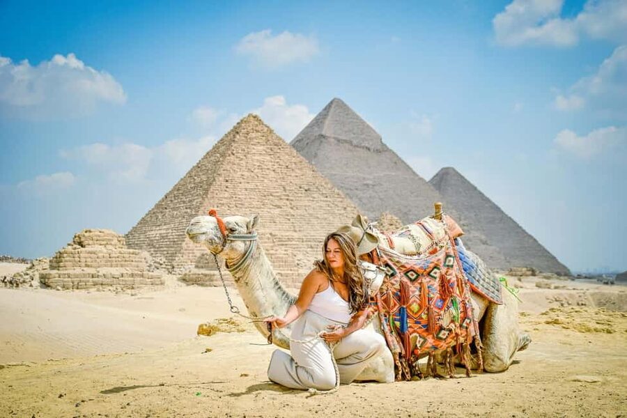 Hurghada: Cairo Pyramids, Sphinx & Egyptian Museum Day Trip - Giza Plateau Morning: Great Pyramid of Khufu, Khafre, and Menkaure