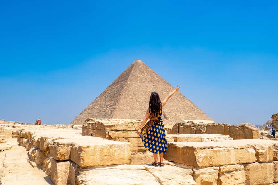 Hurghada: Cairo Pyramids, Sphinx, Museum & Bazaar Day Tour - Seeing the Sphinx up close, plus Valley Temple of Khafre